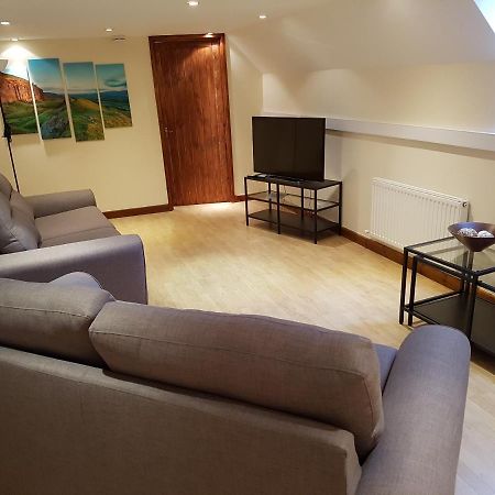 The Loft Apartment Abergavenny Bagian luar foto