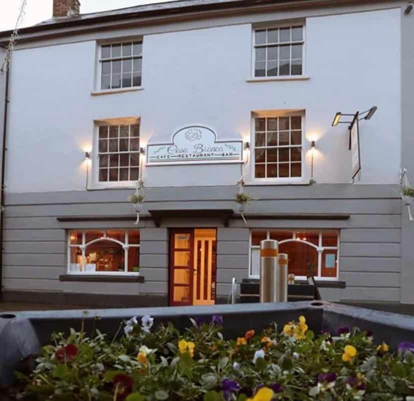 The Loft Apartment Abergavenny Bagian luar foto